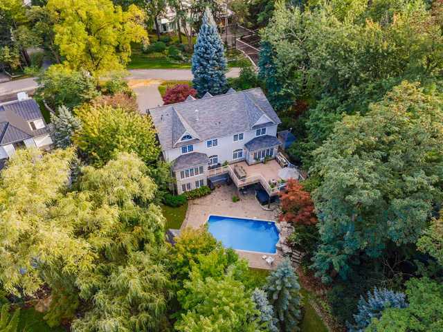 235 Lakewood Dr. Oakville On L6k 1b3
