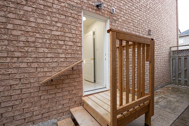 5446 Tasha Dr. Lower Mississauga On L5m 6n5