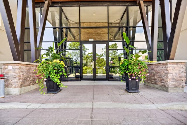 128 Garden Dr. 214 Oakville On L6k 0h7