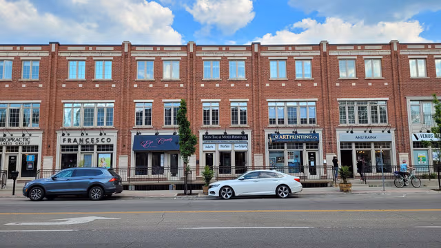 86 Lakeshore Rd. W Oakville On L6k 3a2