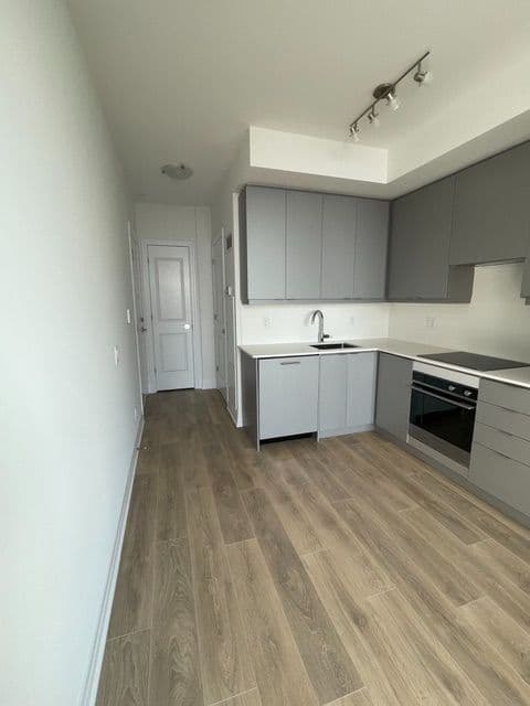 36 Elm Dr. 2705 Mississauga On L5b 1p2