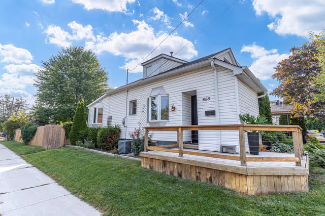 889 Third St. Mississauga On L5e 1c2