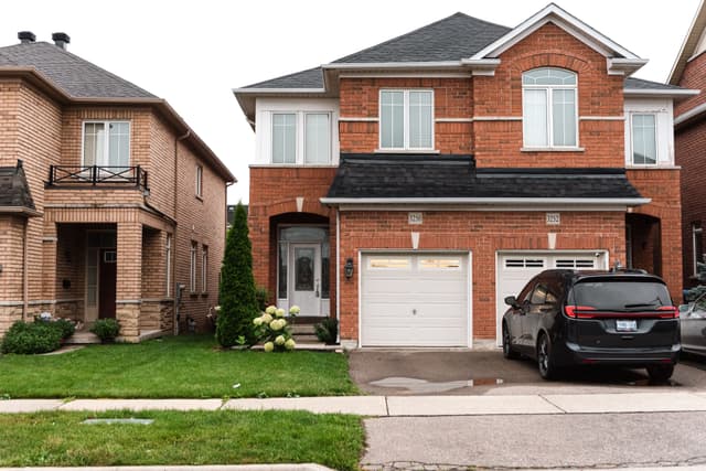 3250 Sunlight St. Mississauga On L5m 0g7