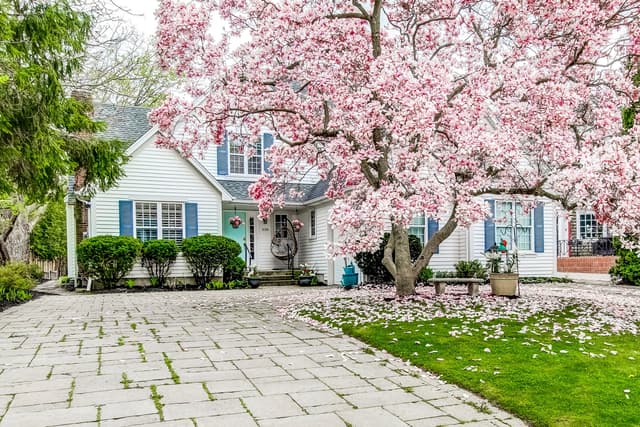 330 Gate St. Niagara-on-the-lake On L0s 1j0