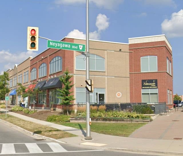 519 Dundas St. W 1 & 2 Oakville On L6m 1l9