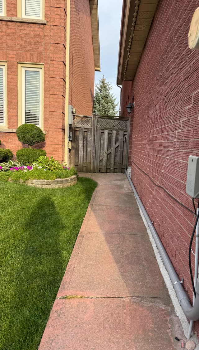 372 Winfield Terr. Basement Mississauga On L5r 1n8