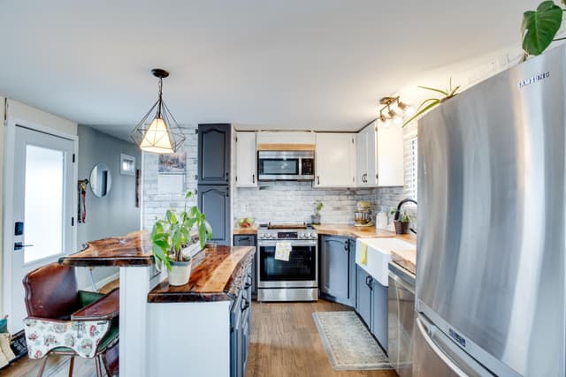 241 St Paul St. 297 St Catharines On L2s 2e5