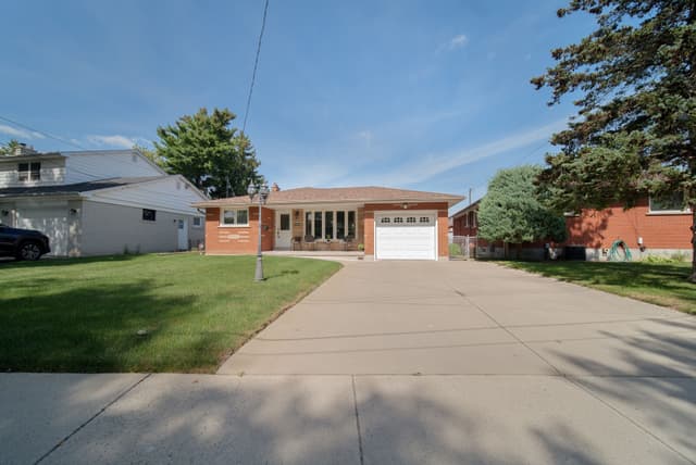 225 Nugent Dr. Hamilton On L8h 2n5