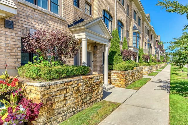 2172 Trafalgar Rd. #14 Oakville On L6h 0n3