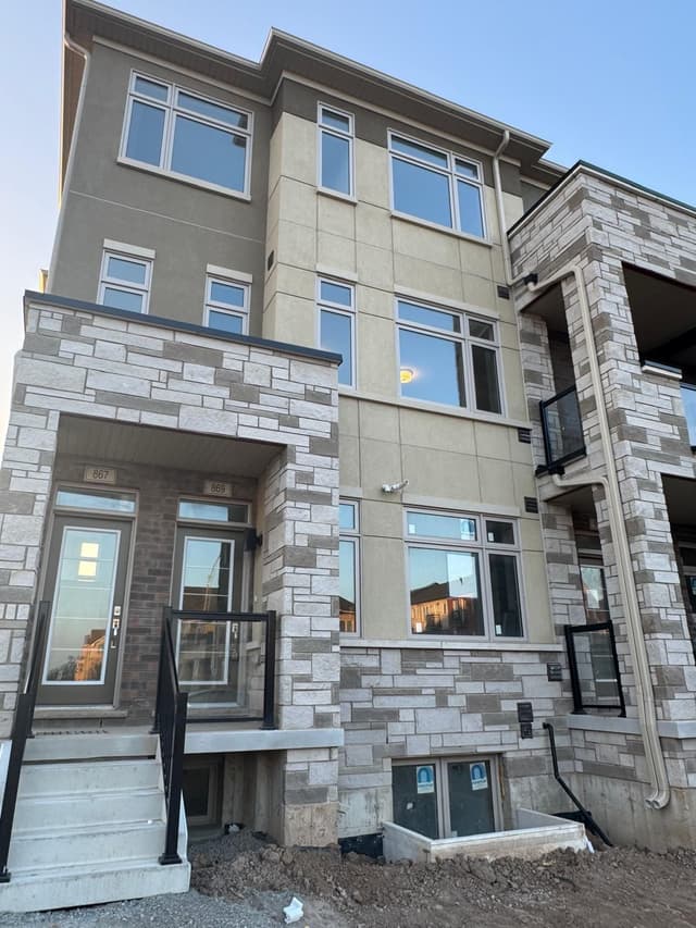 869 North Waterdown Dr. 44 Hamilton On L8b 1w4