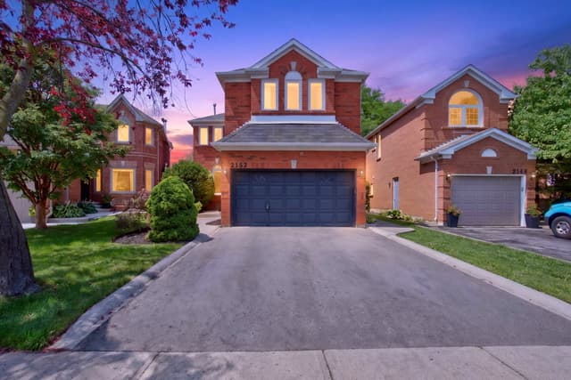 2153 Oak Bliss Cres. Oakville On L6m 3k2