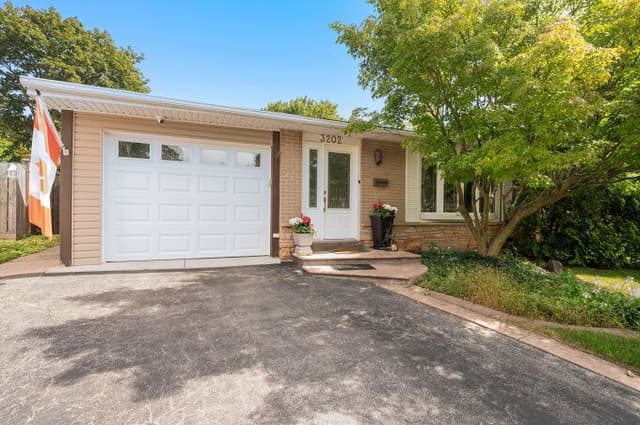 3202 Centennial Dr. E Burlington On L7m 1c2