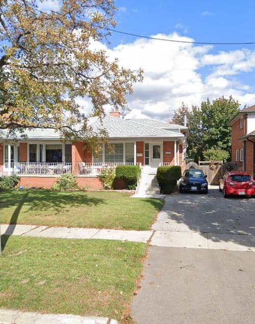 Lower 3271 Marlene Ct. Mississauga On L4x 2n6