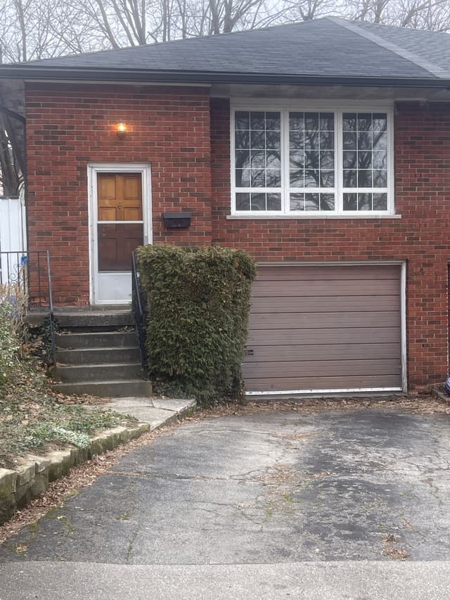 24 Yeoville Ct. Hamilton On L9c 5w5