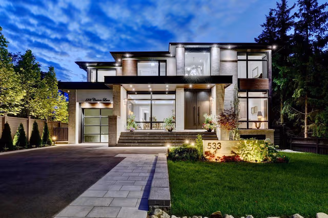533 Carson Ln. Oakville On L6j 6m3
