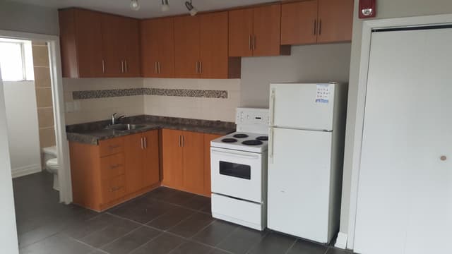 14 North Alarton St. C Mississauga On L4t 1j8