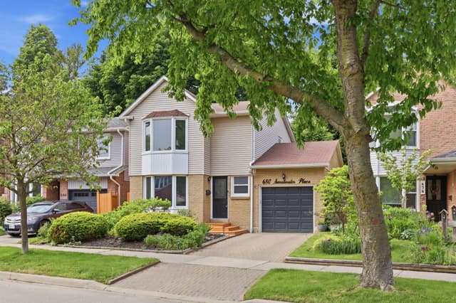 680 Sweetwater Pl. Mississauga On L5h 3y9