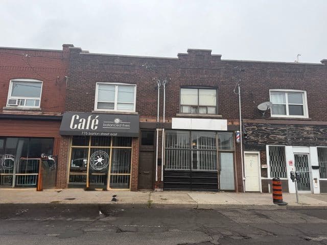 775 Barton St. E 1/2 Hamilton On L8l 3a9