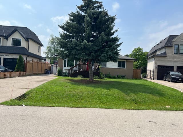 556 Sherin Dr. Oakville On L6l 4j8
