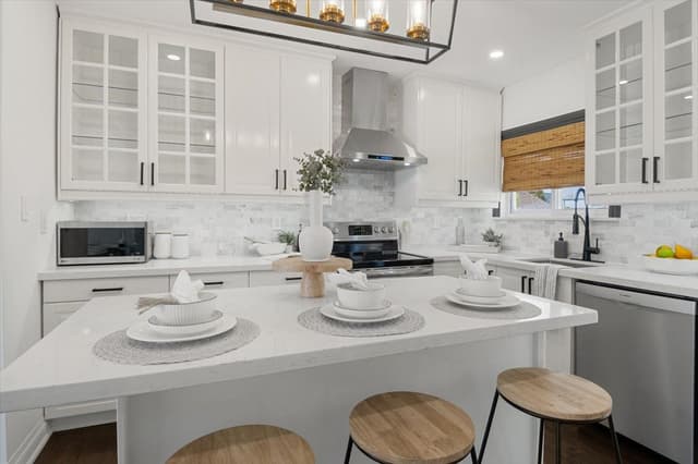 667 Wickens Ave. Burlington On L7t 3t1