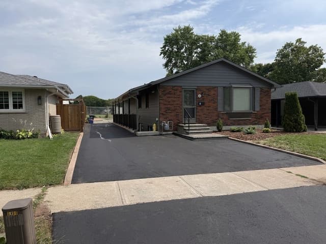 541 Chamberlain Rd. Upper Burlington On L7l 2v2