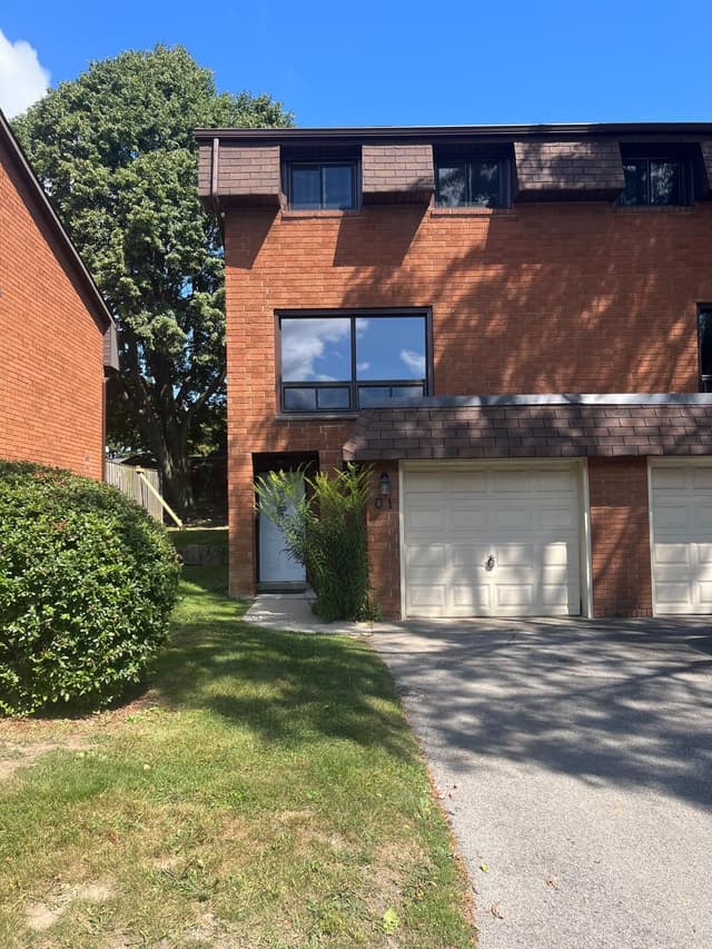 444 Stone Church Rd. W Q1 Hamilton On L9b 1r1