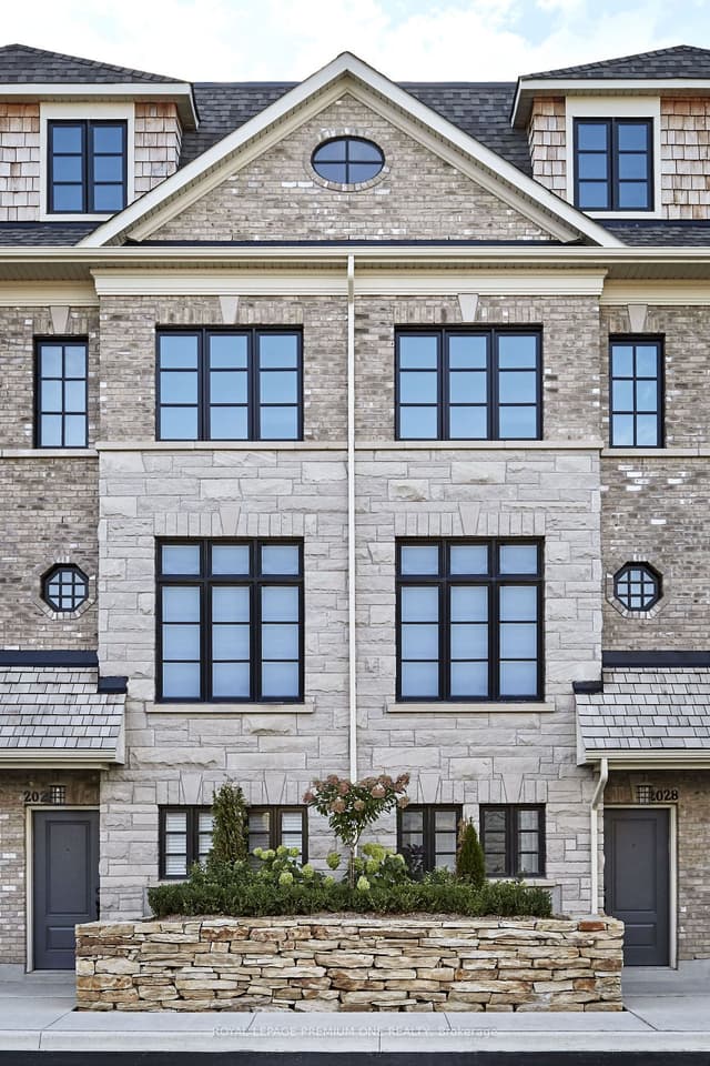 30 Lunar Cres. 55 Mississauga On L4m 2r5