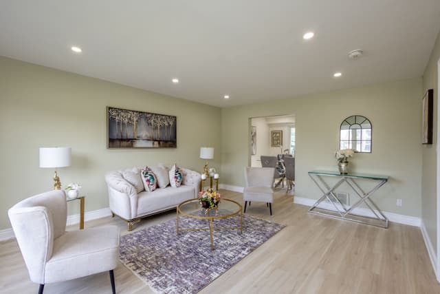 111 Limeridge Rd. W Hamilton On L9c 2v3