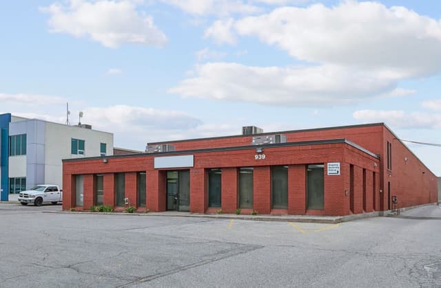 939 Pantera Dr. Mississauga On L4w 2r9