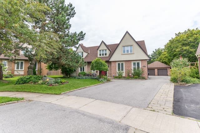 2604 Barrisdale Ct. Mississauga On L5n 2h2